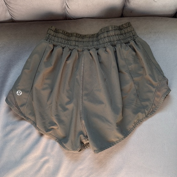 Lululemon Hotty Hot High Rise Lined Short Size 2 - Picture 6 of 7